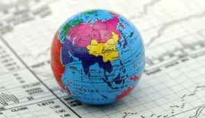 A sinalização de inflação mais persistente nos Estados Unidos e o aumento das incertezas globais tendem a reduzir o espaço para cortes de juros e pressionar os mercados, avalia o estrategista-chefe da Avenue, Will Castro Alves. A leitura ocorre após o Federal Reserve (Fed) manter os juros inalterados nesta quarta-feira (18), decisão já amplamente esperada.