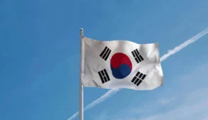 A Coreia do Sul reforçou a importância da segurança no Estreito de Ormuz após uma conversa com os Estados Unidos em meio ao aumento das tensões no Oriente Médio.