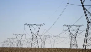 O governo federal avalia conceder até R$ 7 bilhões em crédito para distribuidoras de energia elétrica das regiões Sul, Sudeste e Centro-Oeste, com foco nas concessionárias que registraram os maiores reajustes tarifários neste ano.
