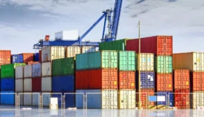 A guerra no Oriente Médio está provocando forte turbulência na indústria global de transporte marítimo, afetando não apenas o petróleo e o gás, mas também o comércio internacional de mercadorias transportadas por contêineres, um dos principais símbolos da globalização.