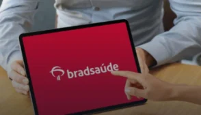 A consolidação das operações de saúde do Bradesco sob a marca BradSaúde, com faturamento estimado em R$ 50 bilhões por ano, representa um movimento histórico na saúde suplementar brasileira.