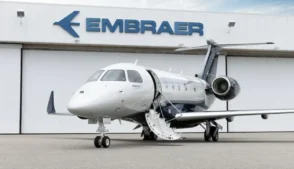 As ações da Embraer (EMBJ3) registraram alta de cerca de 5% no pregão desta segunda-feira (16), depois de um período de forte volatilidade que levou o papel a acumular queda próxima de 20% ao longo de março.