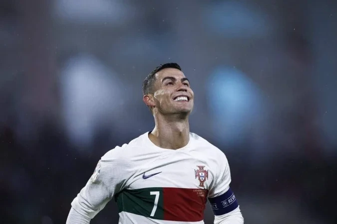 Os 10 atletas mais bem pagos do mundo em 2026; veja quem aparece ao lado de Cristiano Ronaldo