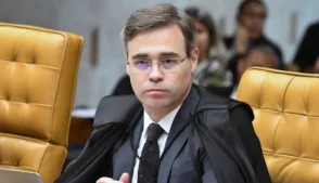 Mudança na condução de inquérito do INSS leva André Mendonça a pedir relatório detalhado à PF