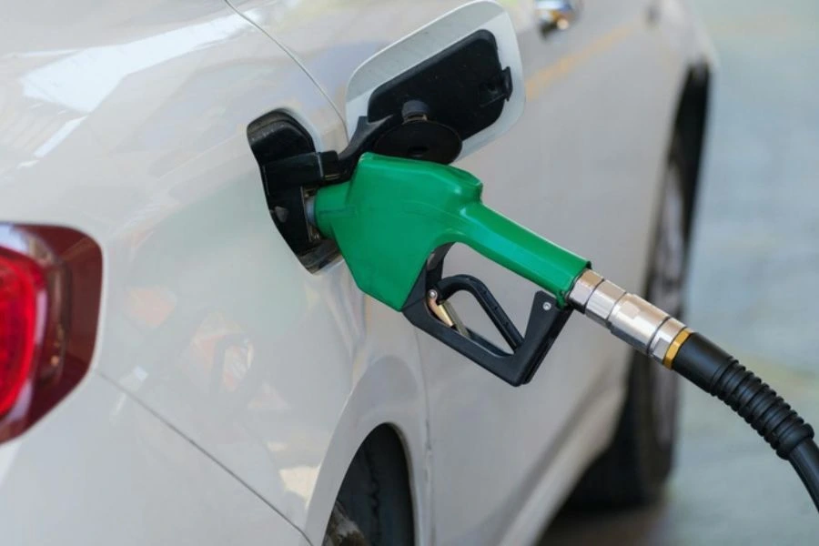 Governo abre crédito de R$ 550 milhões para conter preço do diesel importado