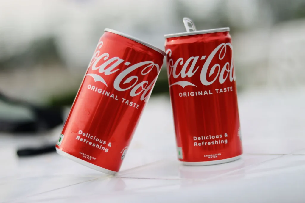 Coca-Cola explica estratégia para manter vendas mesmo com inflação; entenda