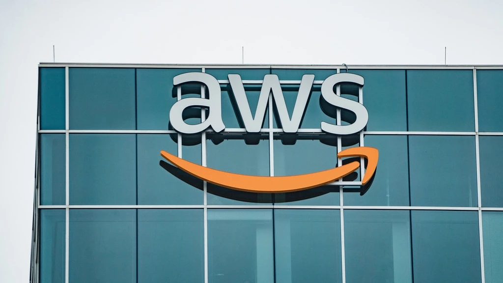 Executivo veterano da Amazon deixa a AWS após 18 anos