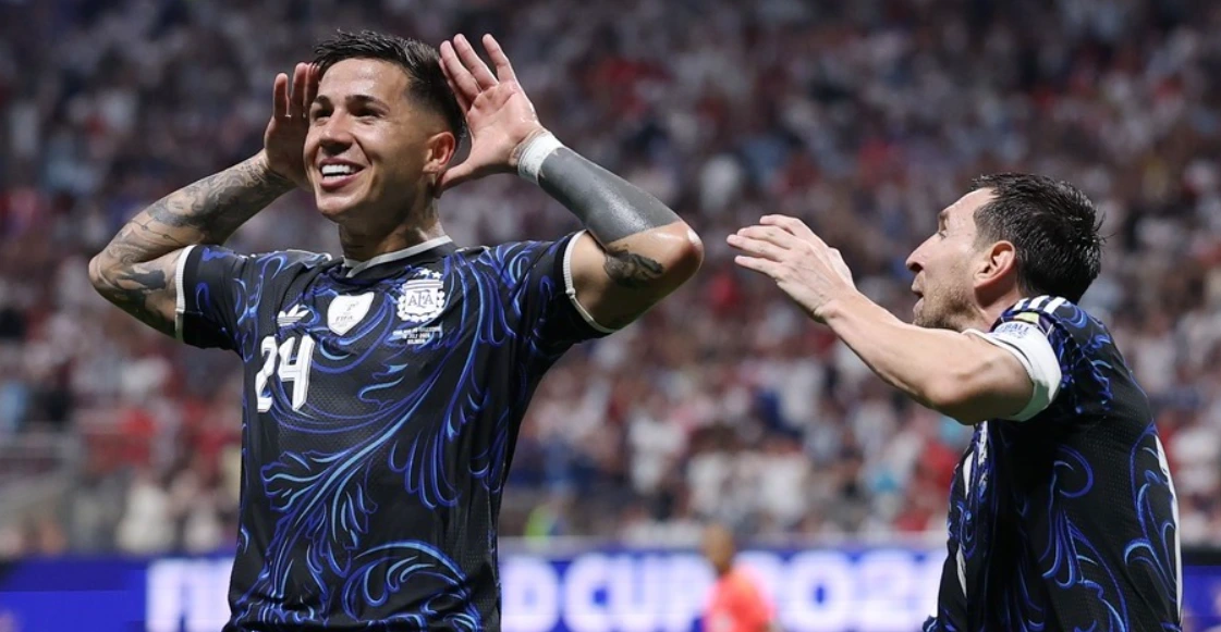 Argentina derrota Inglaterra em duelo bilionário e enfrenta Espanha na final da Copa do Mundo