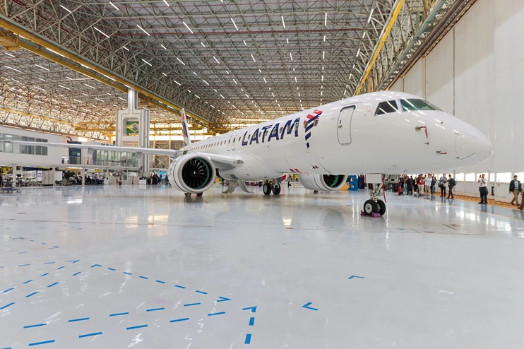 O que é a tecnologia via satélite que levará Wi-Fi aos aviões da LATAM