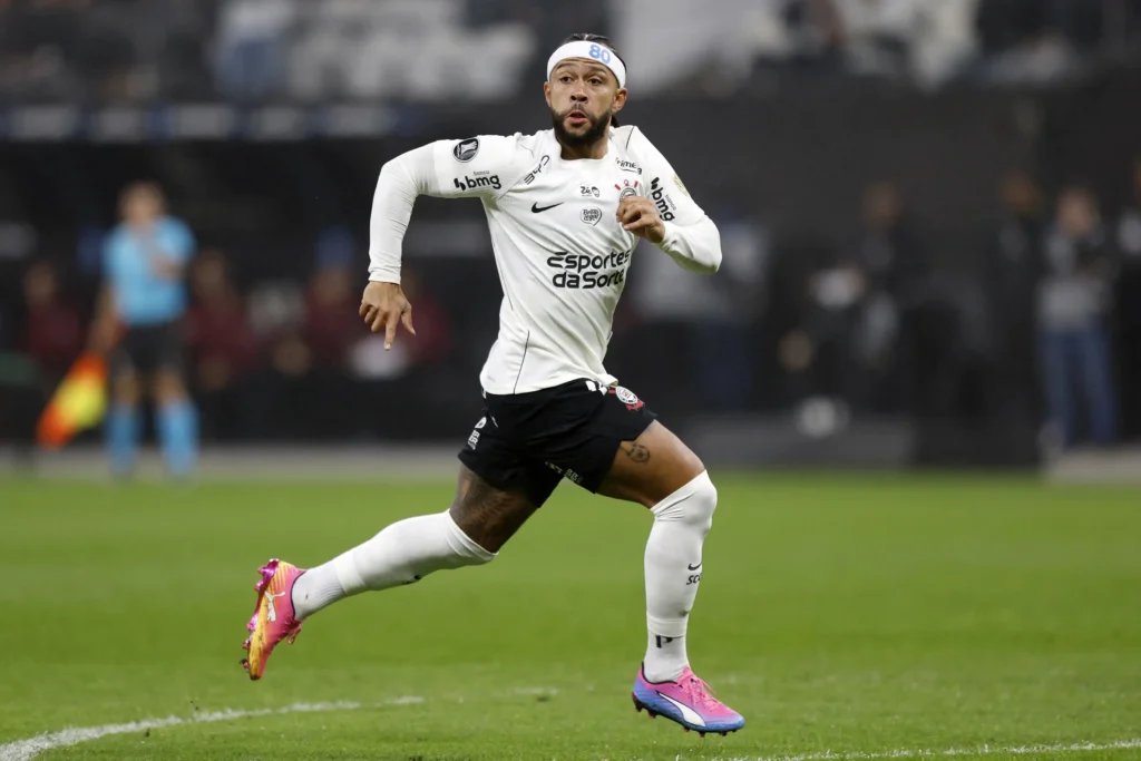 Corinthians acerta a renovação de Memphis Depay