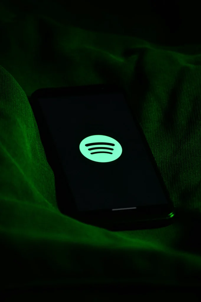 Artistas de I.A serão identificados pelo Spotify e excluídos das recomendações