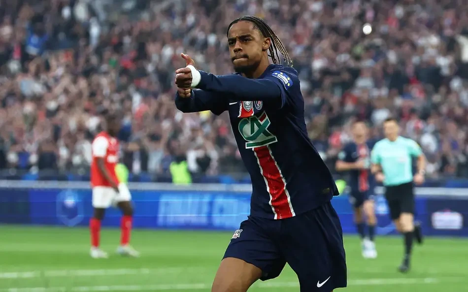 Liverpool avança por Bradley Barcola após negociação decisiva com PSG