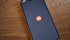 Reddit começa a transformar posts em vídeos narrados por I.A