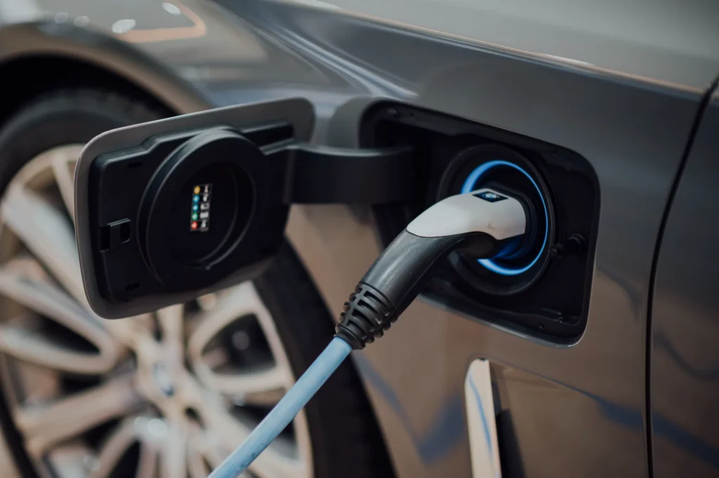 Carros elétricos e híbridos chegam a 1 milhão no Brasil, aponta ABVE