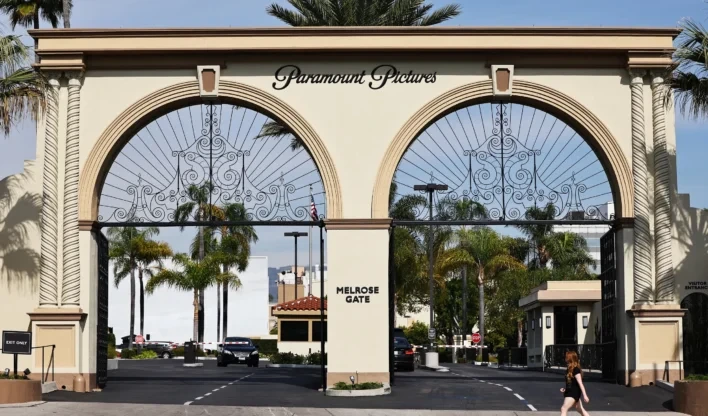 FCC aprova fusão entre Paramount e Warner Bros. Discovery em questão de propriedade estrangeira