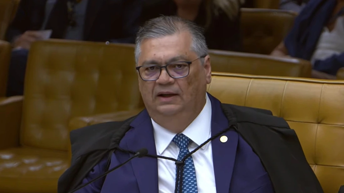 Dino aponta ‘gravíssimos vícios’ e cobra rito único para casos no STF