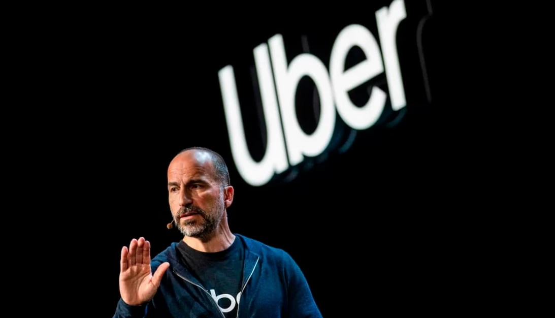 Uber demite 3.300 funcionários, acaba com home-office e elimina 20% dos gestores; ação avança 2% no pré-market