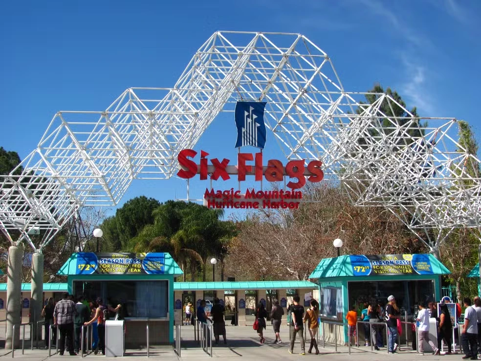 Investimento de US$ 200 milhões de Travis Kelce na Six Flags enfrenta pressão
