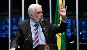 Senador Jaques Wagner durante discurso no plenário do Senado Federal