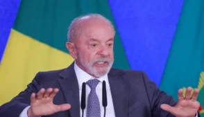 De cabeça emagrecedora, passando pela taxa "das blusinhas" até o passe livre - veja os itens do pacote de bondades de lula na campanha eleitoral