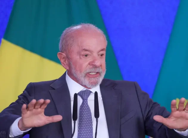 De cabeça emagrecedora, passando pela taxa "das blusinhas" até o passe livre - veja os itens do pacote de bondades de lula na campanha eleitoral