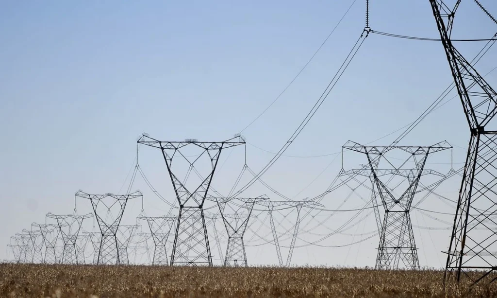 Mundo deve registrar primeira queda na expansão da energia limpa em cinco anos