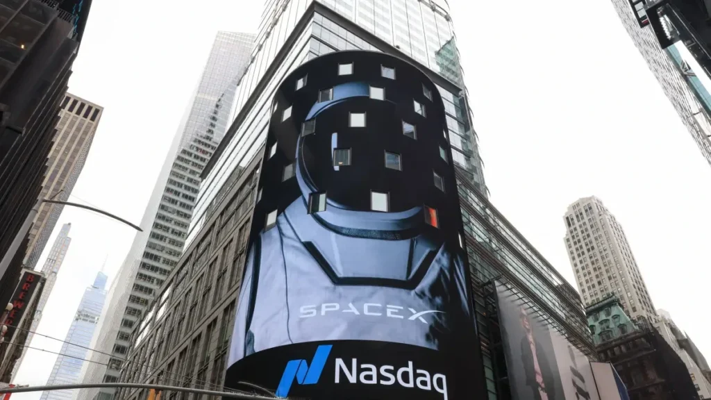 Ações da SpaceX disparam após anúncio de parceria com a Tesla