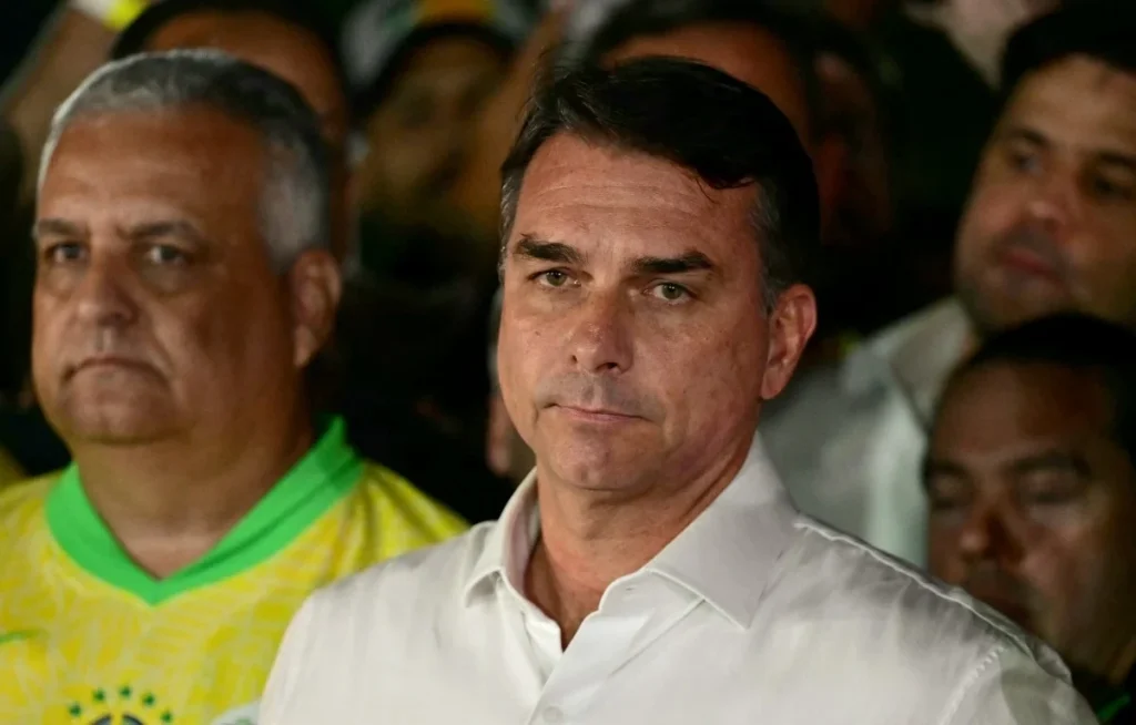 DECISÃO 2026: quantos votos Lula e Flávio ganharam entre o 1º e o 2º turno das eleições?