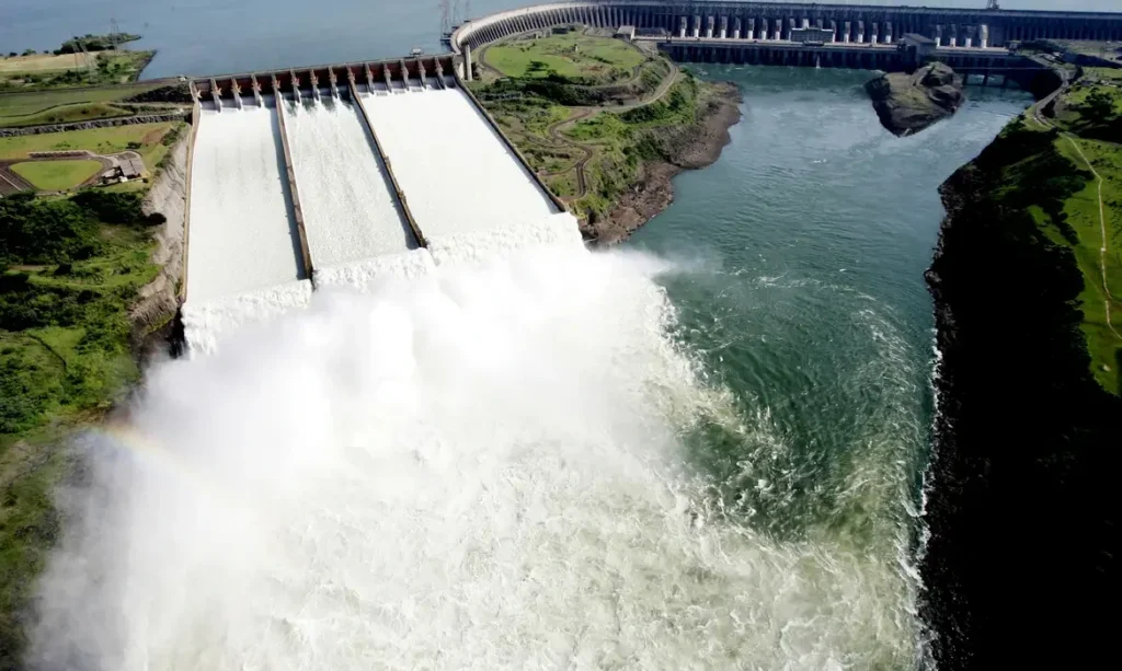 Governo Trump mira energia de Itaipu para abastecer projeto de I.A. no Paraguai