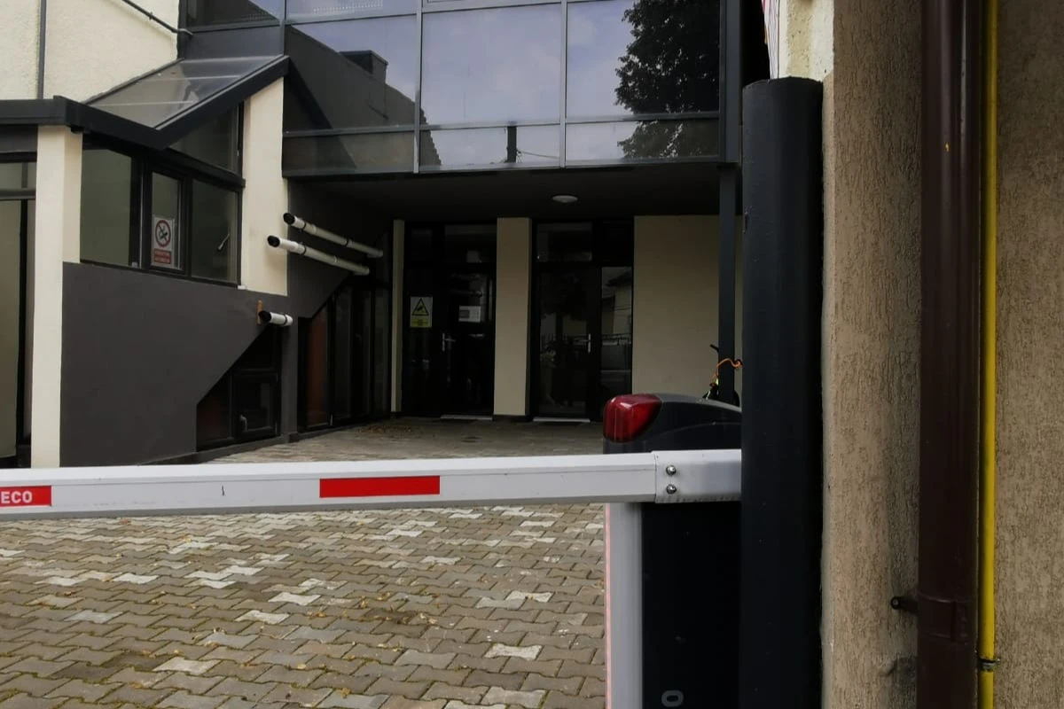 Apartament modern compus din camera+bucatarie+baie, usa metalica, geamuri PVC, bloc nou, Decebal, Cluj