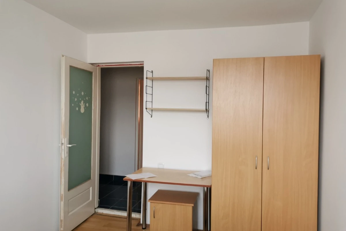 Garsonieră compusă camera, bucatarie, baie, mobilată, frigider, dus, geamuri PVC ,Taberei, Cluj