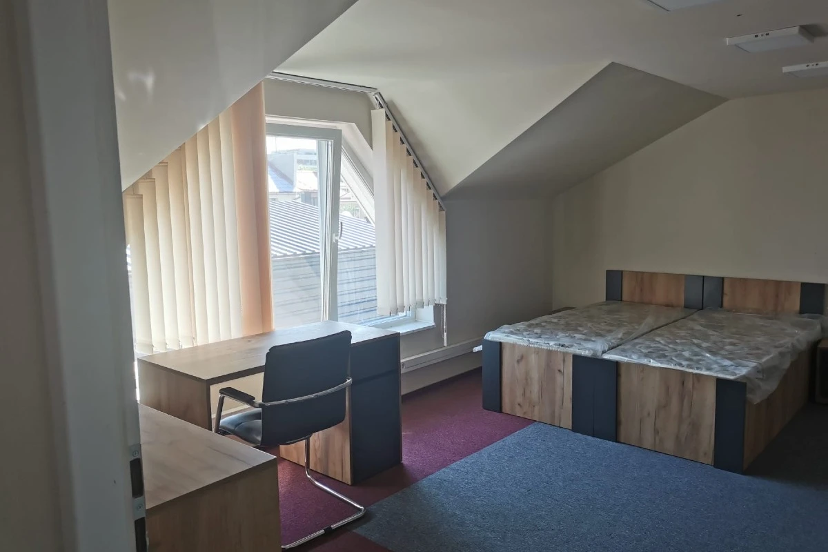 in Floresti apartament str AVRAM IANCU nr 329 la etajul 1, format din bucatarie si living openspace, dormitor si baie