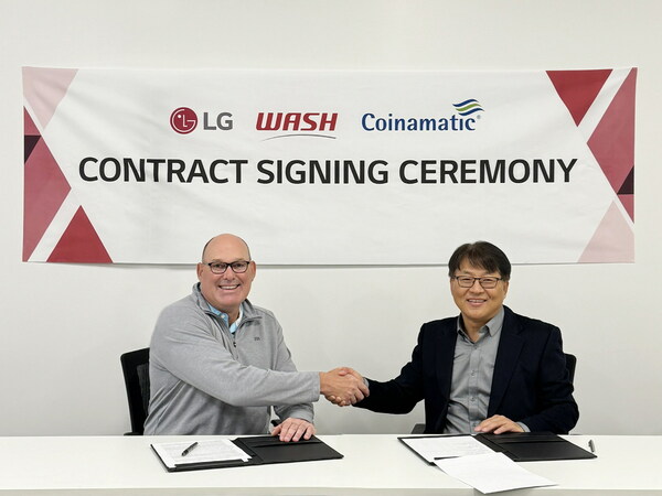LG Electronics establishes a consortium for advanced heat pump research in Alaska.
From left, Jim Gimeson (CEO of WASH), and Sam Kim (Head of the Home Appliance Division at LG Electronics USA).