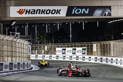 ภาพการแข่งขันบนสนามจากรอบที่ 4 และ 5 ของ Formula E ฤดูกาลที่ 12 ใน Jeddah E-Prix