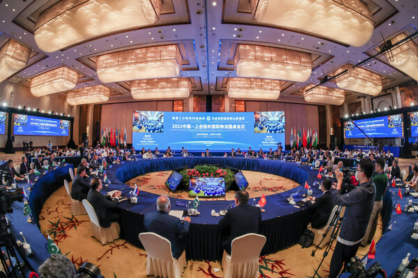 2023年中国-上海合作组织国际物流圆桌会议于2023年8月17日在中国江苏省连云港市开幕,连云港位于中国东部。