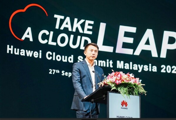 Simon Sun, CEO of Huawei Malaysia, extends a warm welcome to attendees at the Huawei Cloud Summit 2023