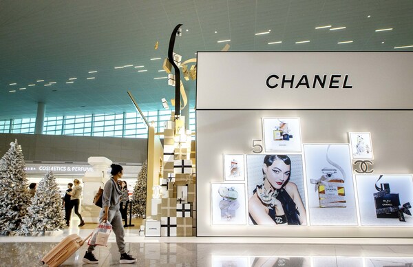 Shinsegae Duty Free Opens 'Chanel Beauty Megapodium' at Incheon