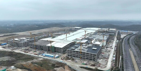 CATL在贵州建设的新能源动力储能电池生产基地2022年12月5日工程现场。