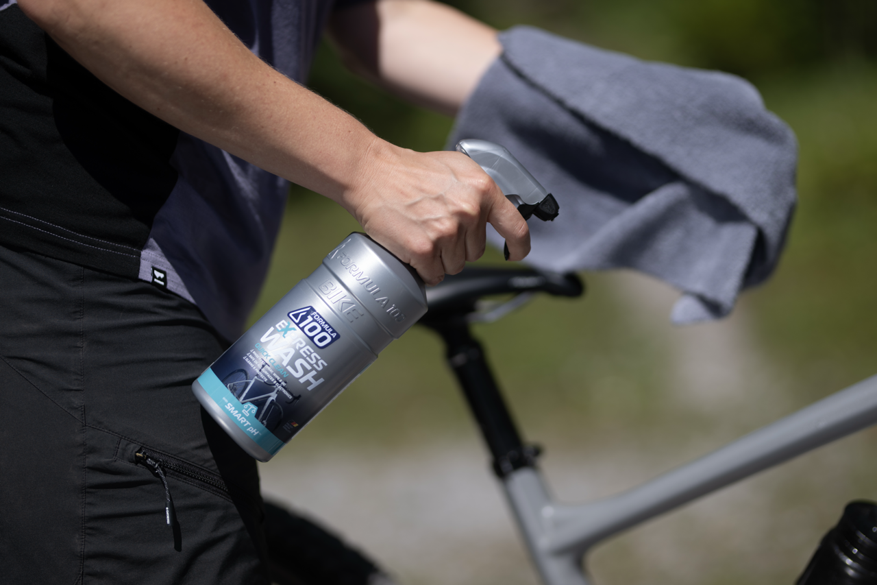 Formula 100 Express Wash bike wash spray and wipe Large Formula 100 Express Wash bike wash spray and wipe Large