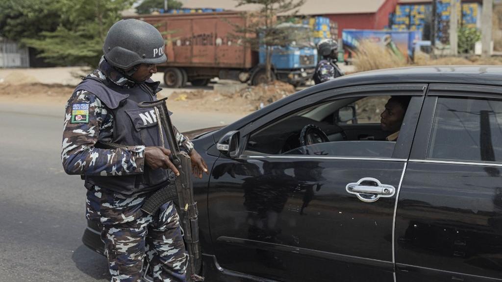 Nigerian police rescue 2 US consulate staff members