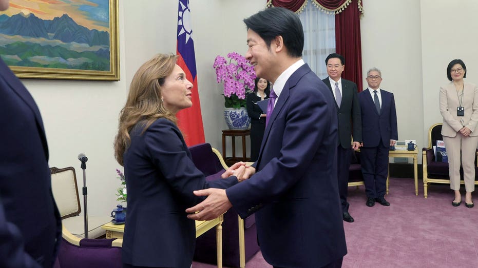 台灣當選總統選擇中國兼併威脅加劇之際新外交國防部長
