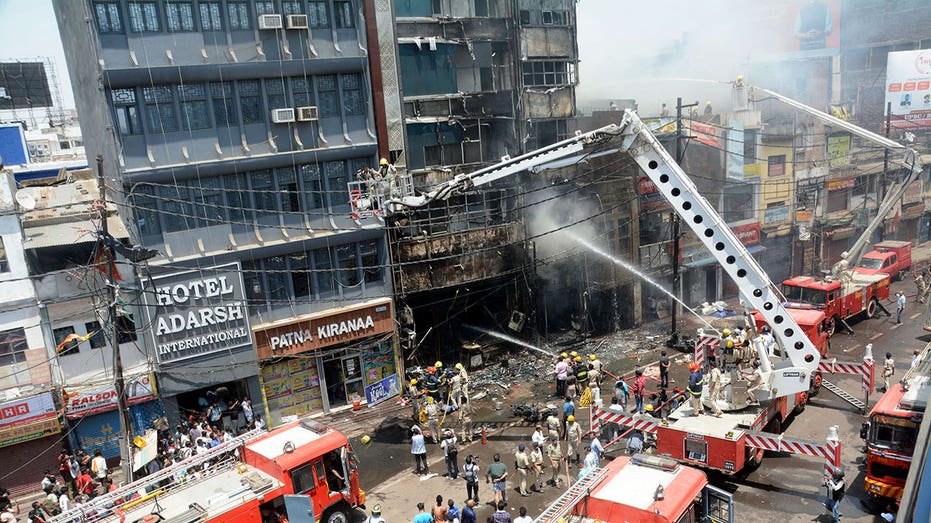 東印度一間餐廳及飯店發生爆炸引發火災,造成六人死亡二十人受傷