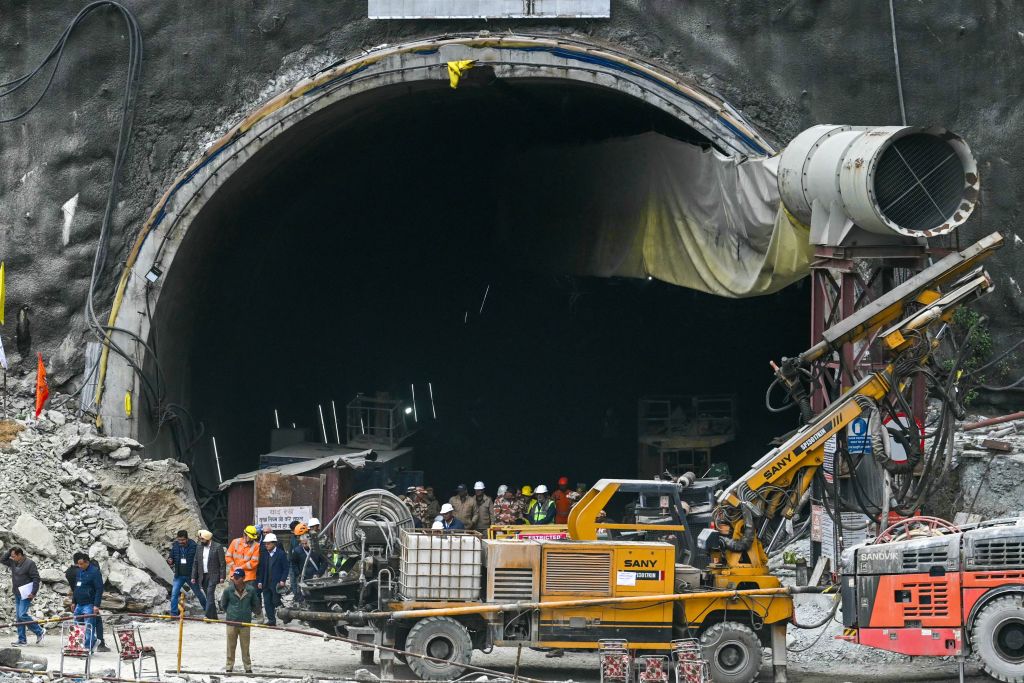 在印度一个隧道内被困了几个星期的41名建筑工人获救的长期努力
