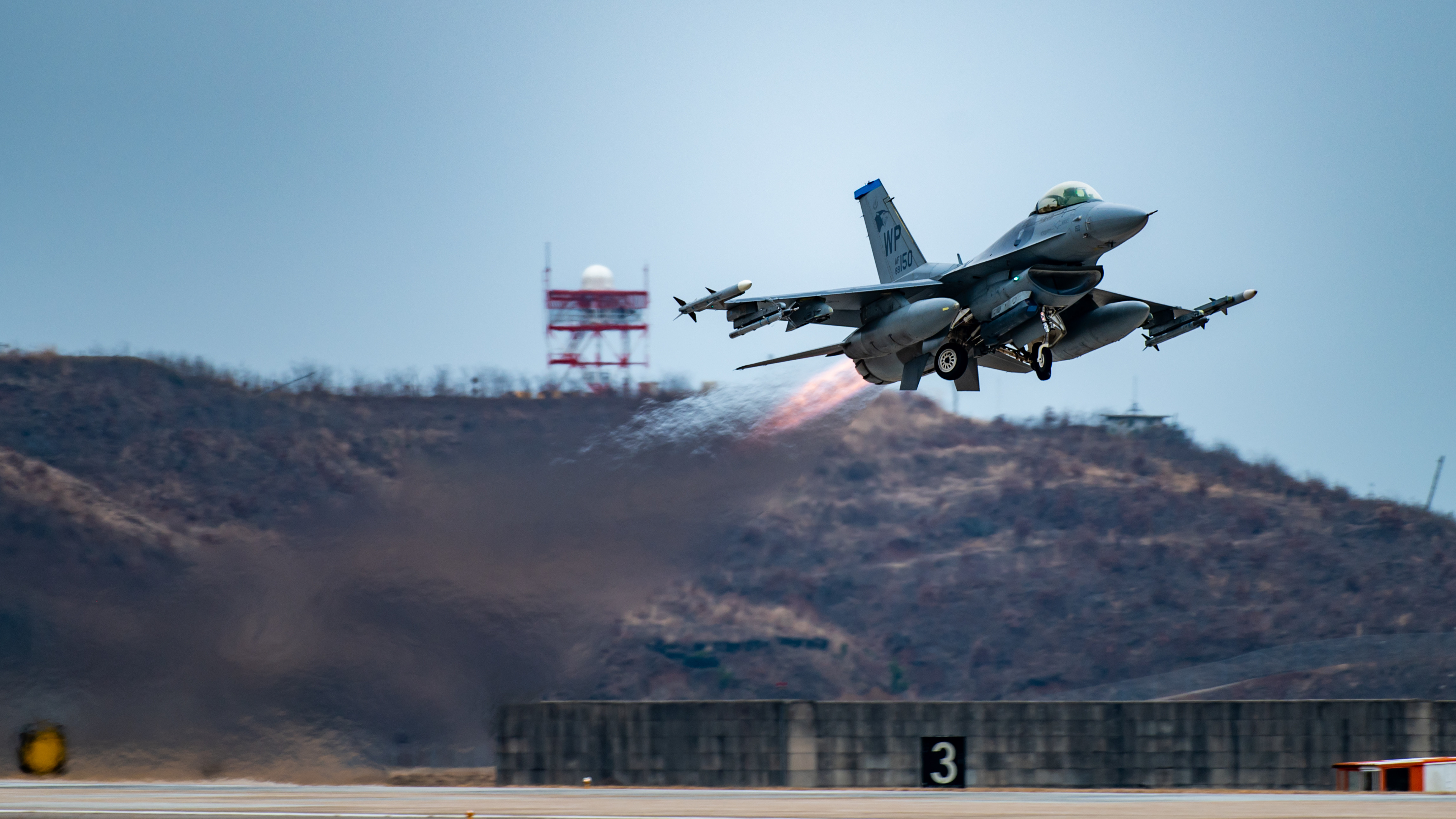 美国战斗机再次在韩国南部海域坠毁