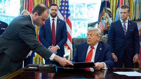 特朗普聲稱美國不再花錢在烏克蘭