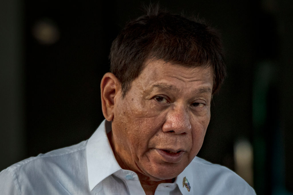 Rodrigo Duterte liefert eine Rede