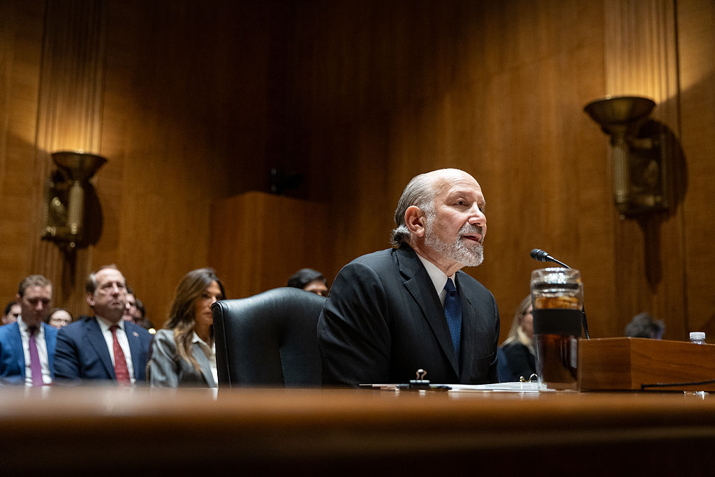 အမေရိကန် ကူးမာ့စ် ဝန်ကြီးသည် Epstein ၏ ကျွန်းသို့ လာလည်းခဲ့ကြောင်း ၎င်းသည် ချိတ်ဆက်မှုကို ဖြုတ်ခဲ့သည်ဟု ဆိုပြီးနောက် နှစ်များကြာပြီးအတည်ပြုခဲ့သည်