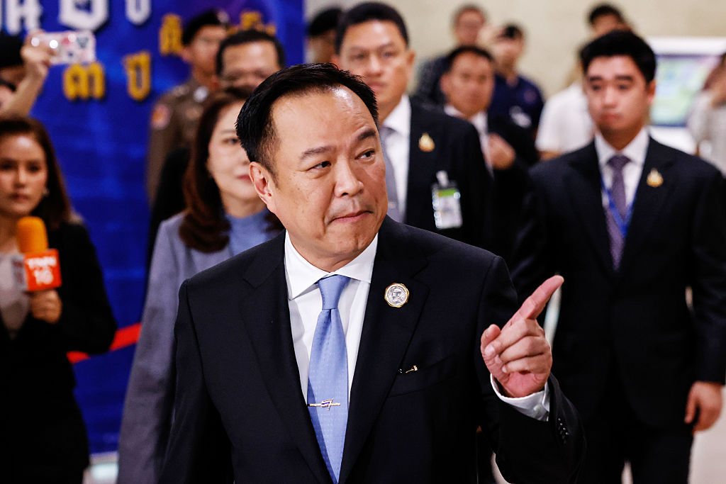 Anutin Charnvirakul, ketua Bhumjaithai Party, tiba di parlimen di Bangkok, Thailand, pada Jumaat, 5 September 2025. 