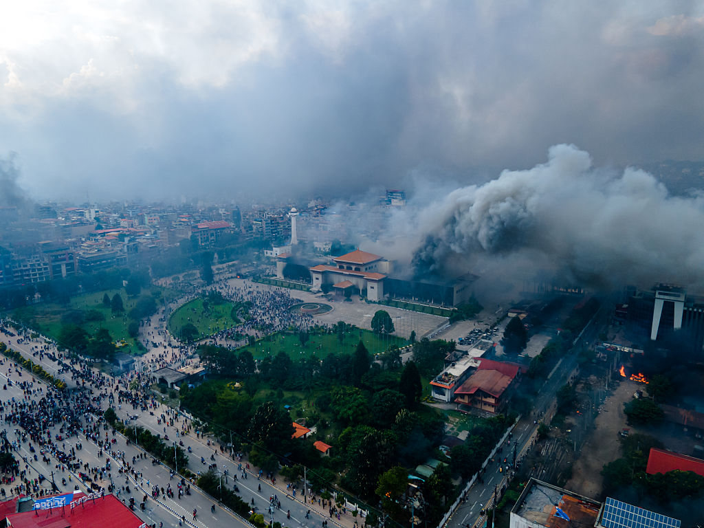 Rakaman Drone Menunjukkan Kebakaran Protes Melanda Lembah Kathmandu Di Nepal
