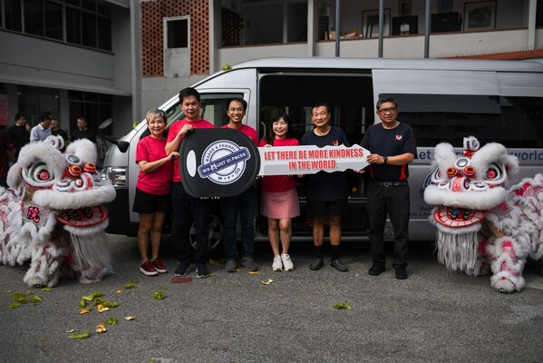 Marko & FriendsTM (In Pink) presenting the Van to Tony Tay, Founder of Willing Hearts at a Lion Dance Ceremony at Willing Hearts’ premises